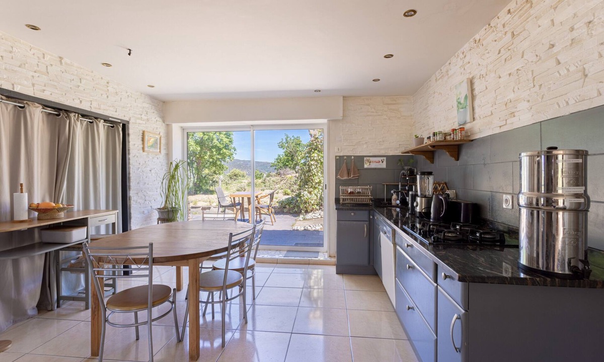 Rigarda House | Gite with Dormitory, Lake View, Private Garden and Balcony