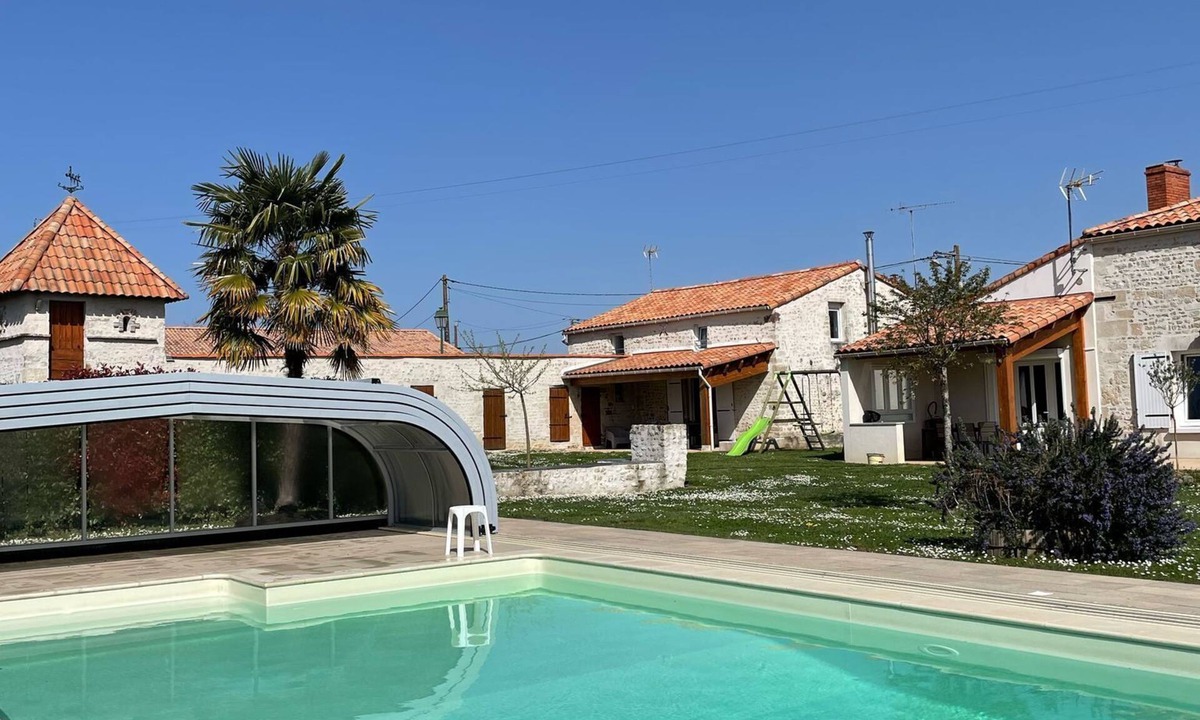 Sainte-Hermine House | Gîte with swimming pool, peaceful setting in the Vendée