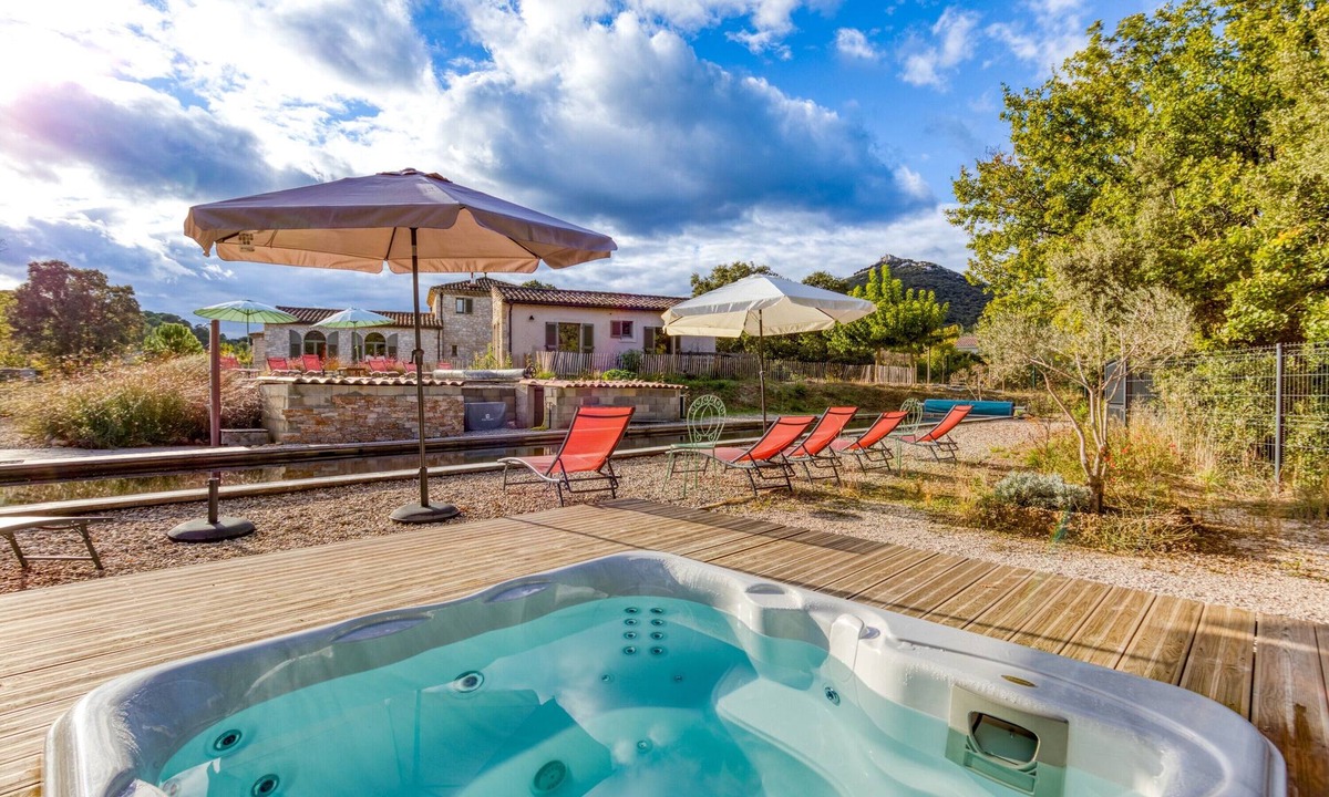 Saint-Mathieu-de-Treviers House | Gite with 25 m Pool and Spa with Mountain View