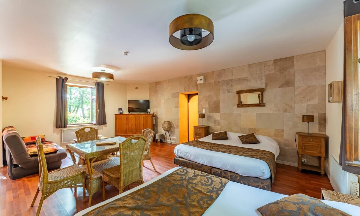 Arbigny Hotel | Gite with jacuzzi .