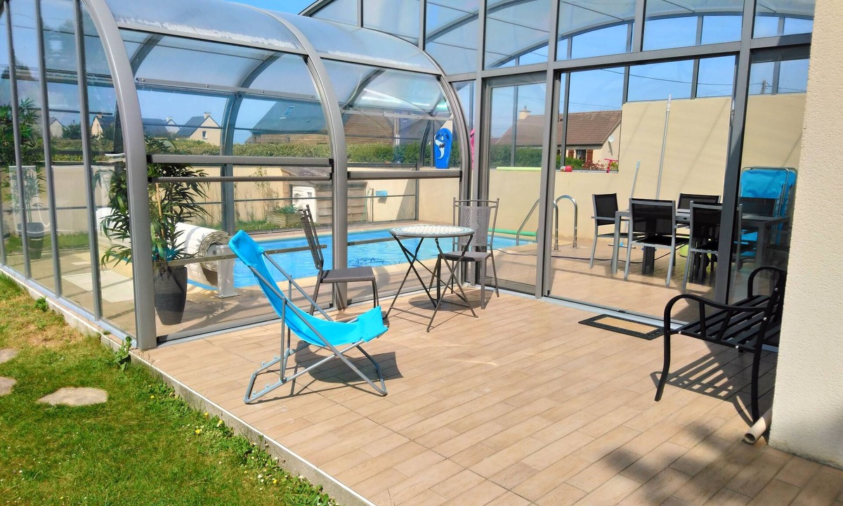 Surtainville House | Gîte with private heated swimming pool and enclosed garden close to the sea