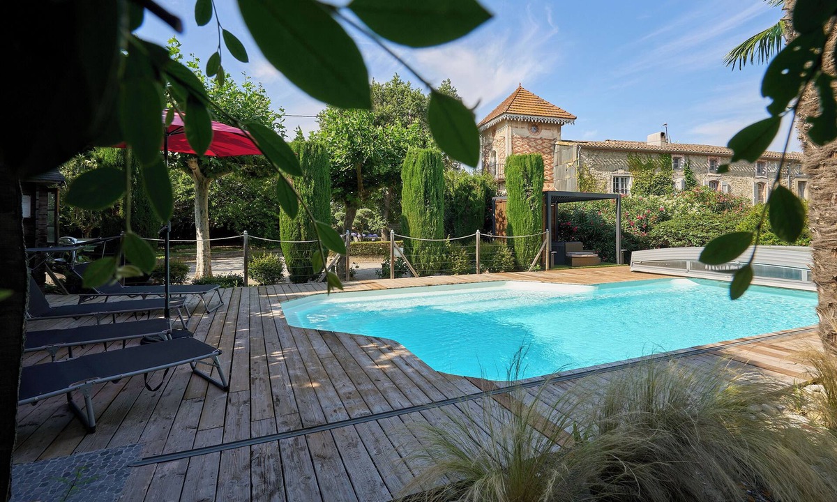Alzonne House | Gîte with PRIVATE heated swimming pool with terrace and SPA