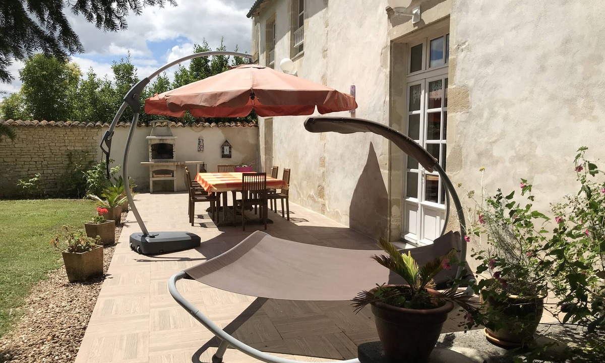 Prignac Cottage | Gite with private heated pool