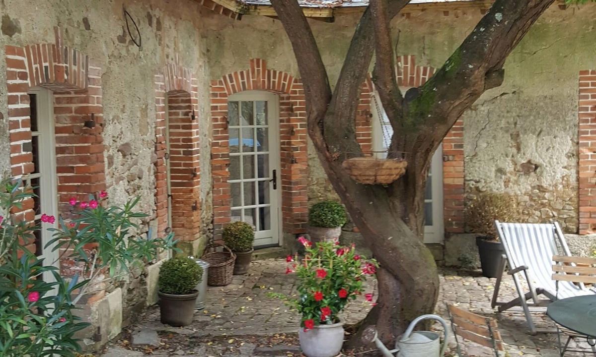Cheffes House | Gite with shaded paved terrace