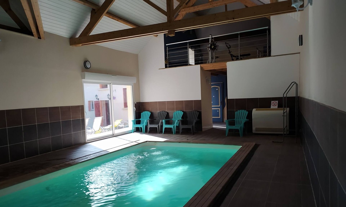 Mont-Saint-Jean House | GITE WITH SWIMMING POOL, ping pong, 45 min le mans, located alpes mancelles