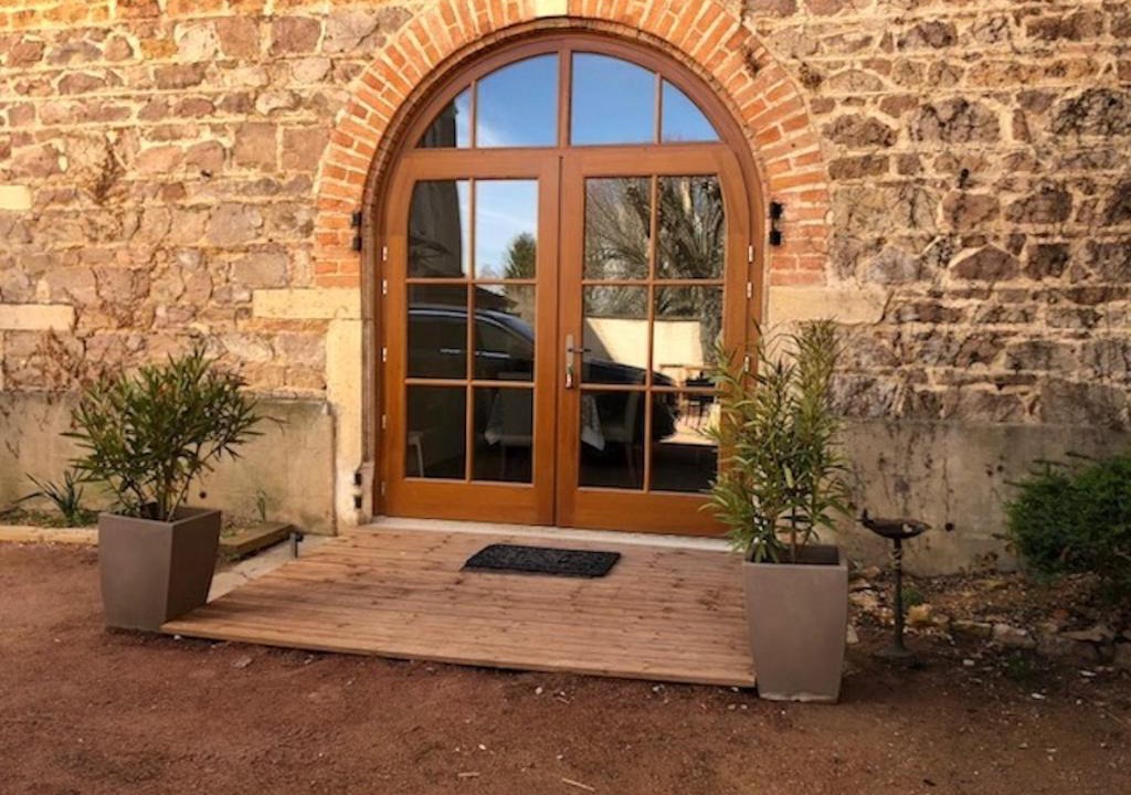 Salles-Arbuissonnas-en-Beaujolais House | Gites du chateau du Breuil