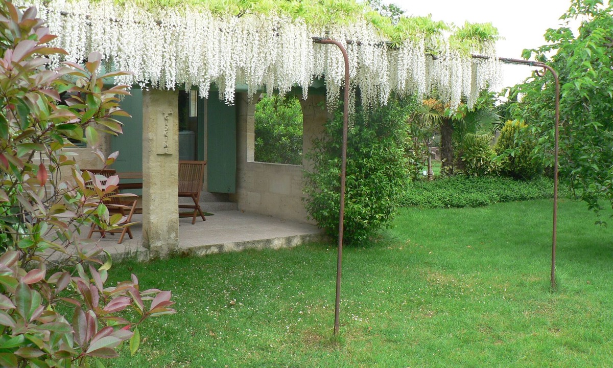 Vignonet House | Gîtes La Glycine facing the Saint-Emilion river
