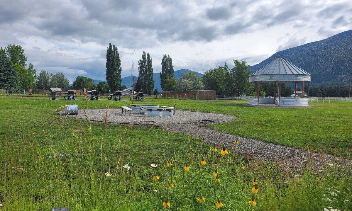 Columbia Falls Cabin | Glacier Acres Guest Ranch