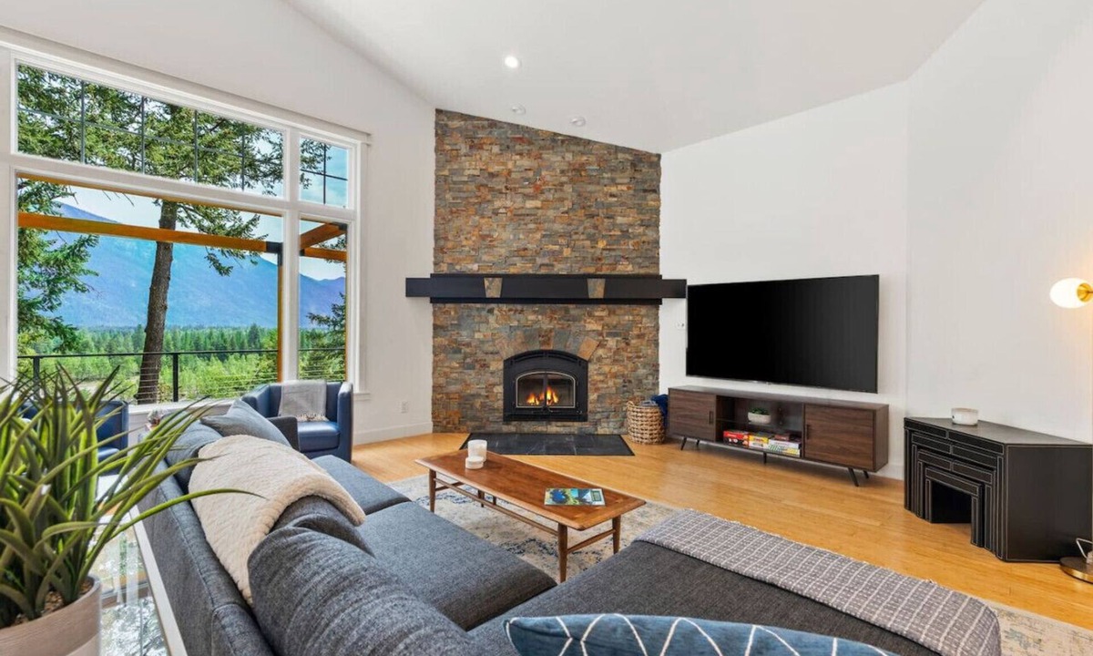Columbia Falls House | Glacier Escape - Panoramic Mountain & River Views!
