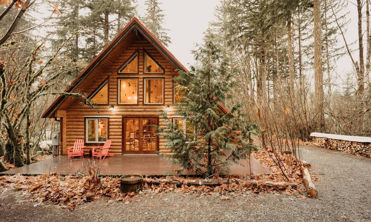 Warnick Cabin | Glacier Springs Cabin #21 - This family home says Cabin in the Country!