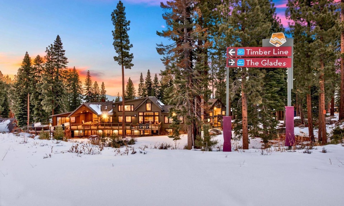 Truckee House | Glades Wilderness Lodge: 10,600sf, 10Br/11.5 Ba, Air Conditioning, 1.5 Acres, 22 Guests