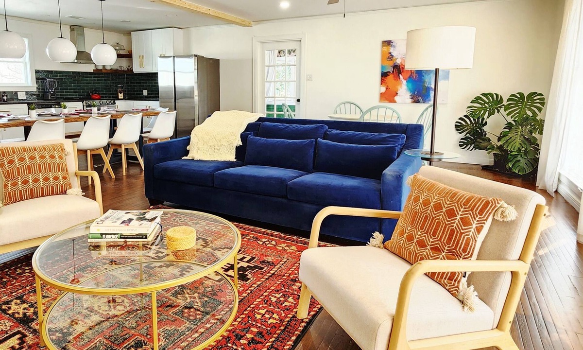 Wright House | Glam Country Escape-Dedicated Sunny Workspace, 15 min from LR, W/D