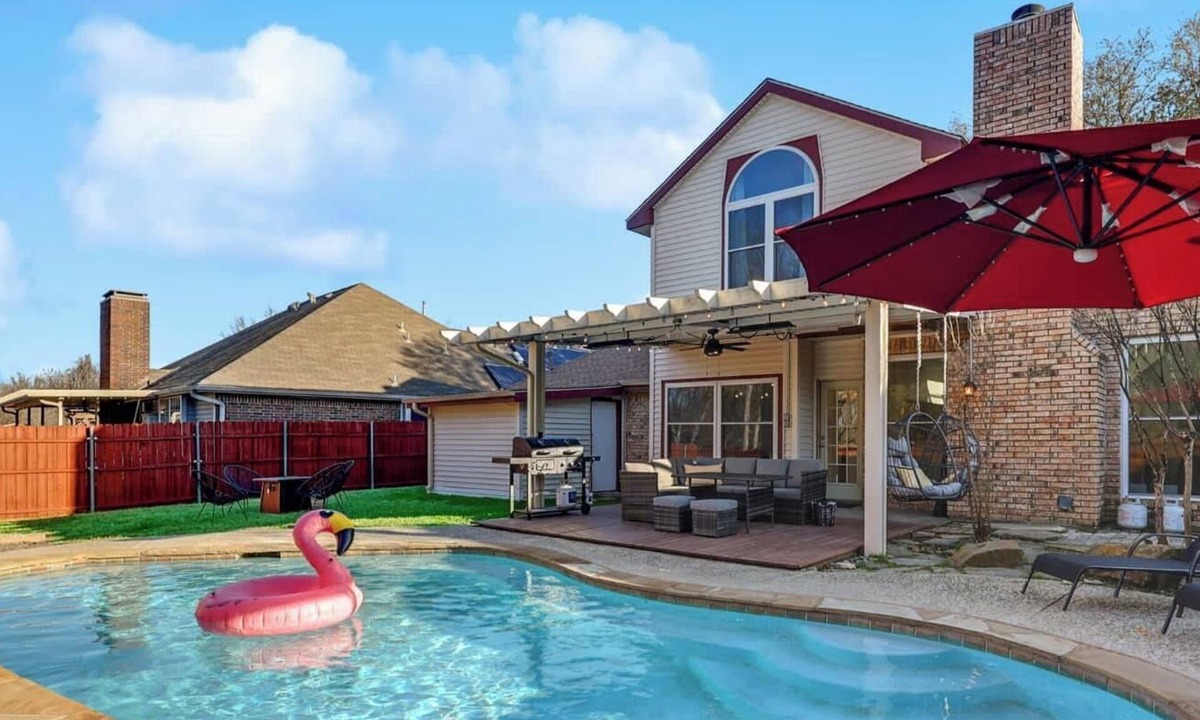 Mesquite House | Glamorous 4BR/2.5B Home with Pool, Game Room & Fire Pit