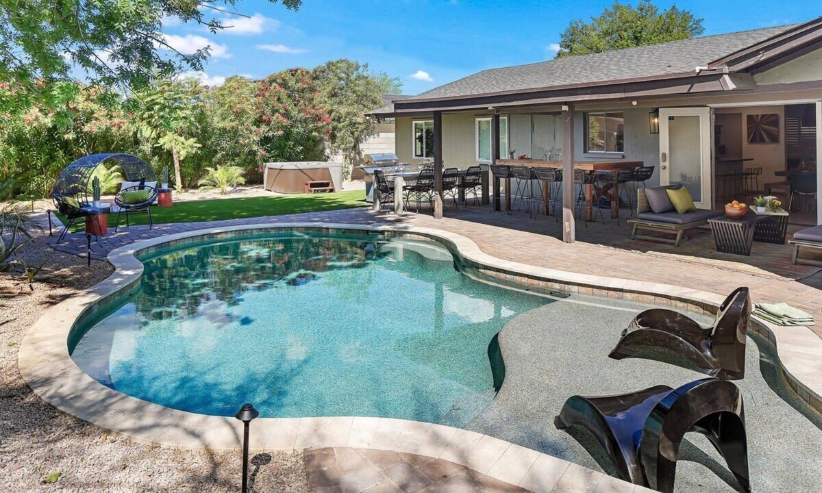 Scottsdale Country Acres House | Glamorous Renovated Desert Oasis, Heated Pool, Tub