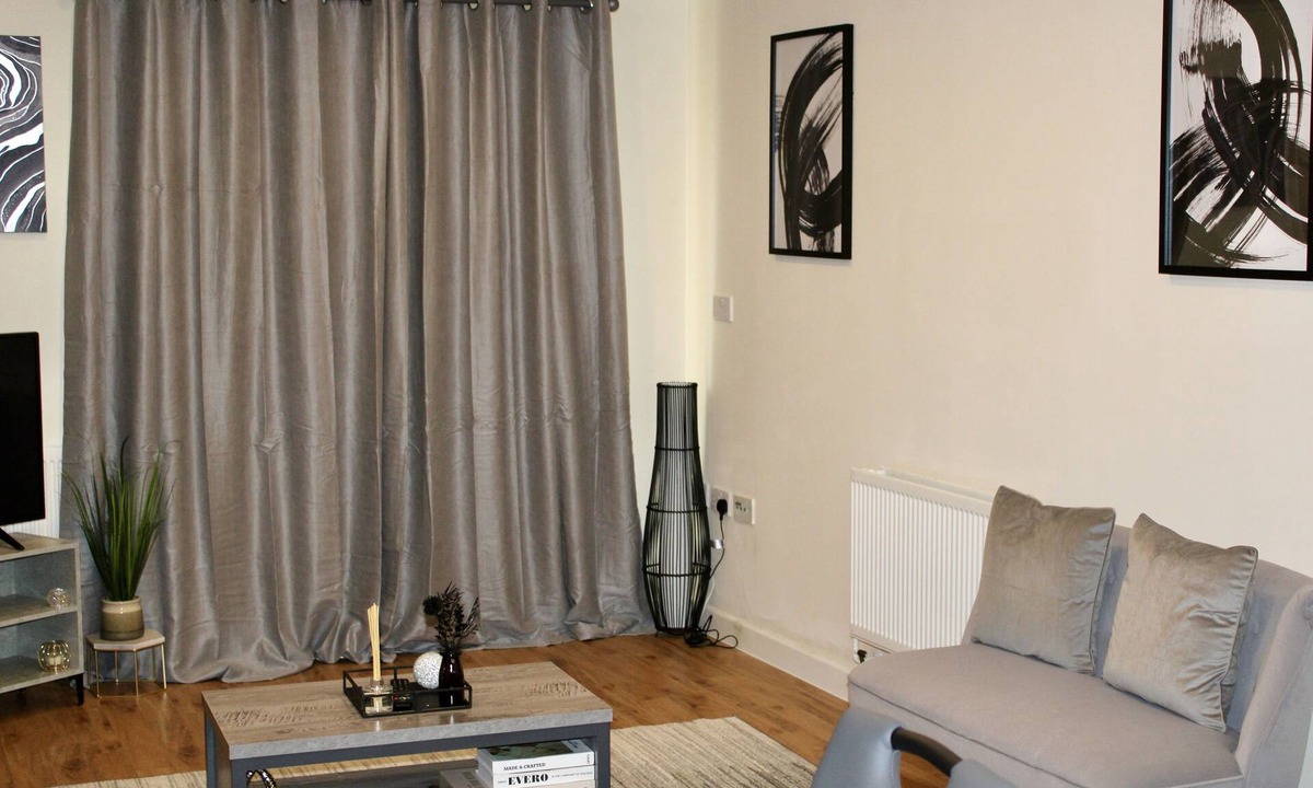 Upper Edmonton Apartment | Glamorous two bed flat