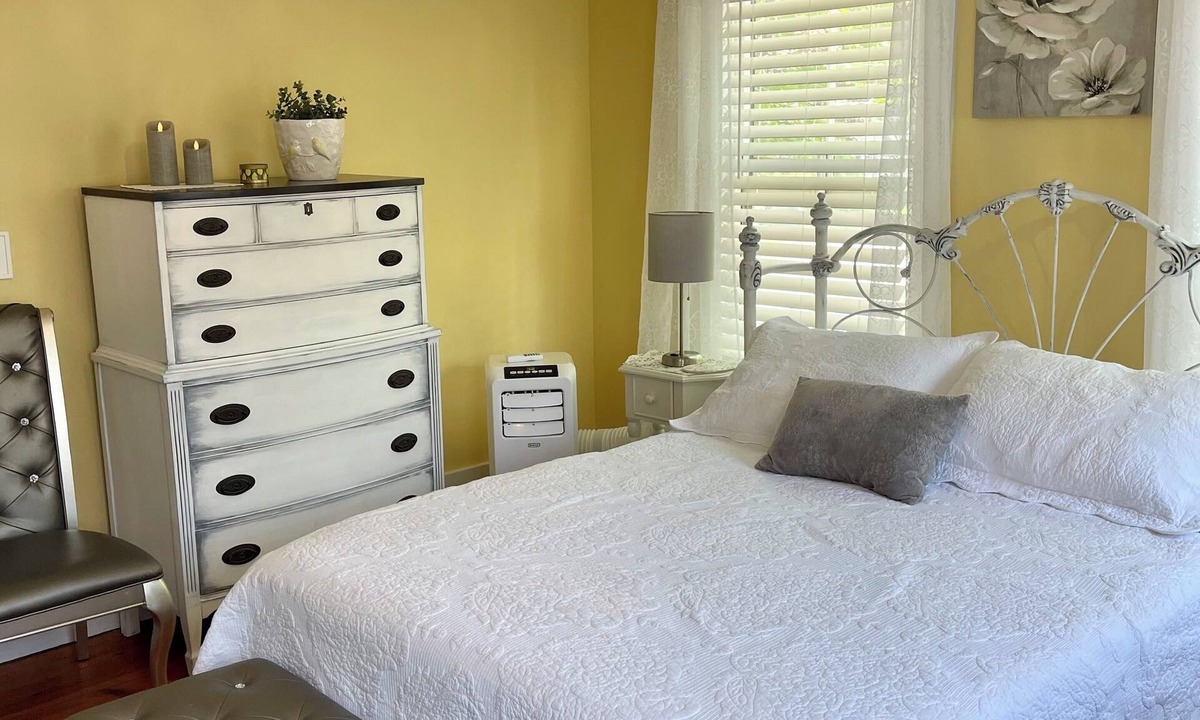 Kennebunk Apartment | Glamour meets Country Guest Suite with Hot Tub!