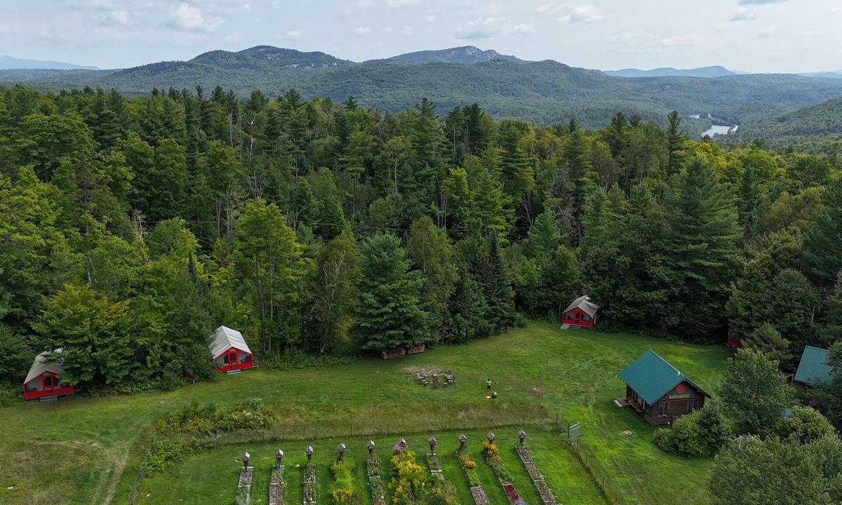 North River Cabin | GLAMP BERNICE ON BEAUTIFUL ADIRONDACK HOBBY FARM