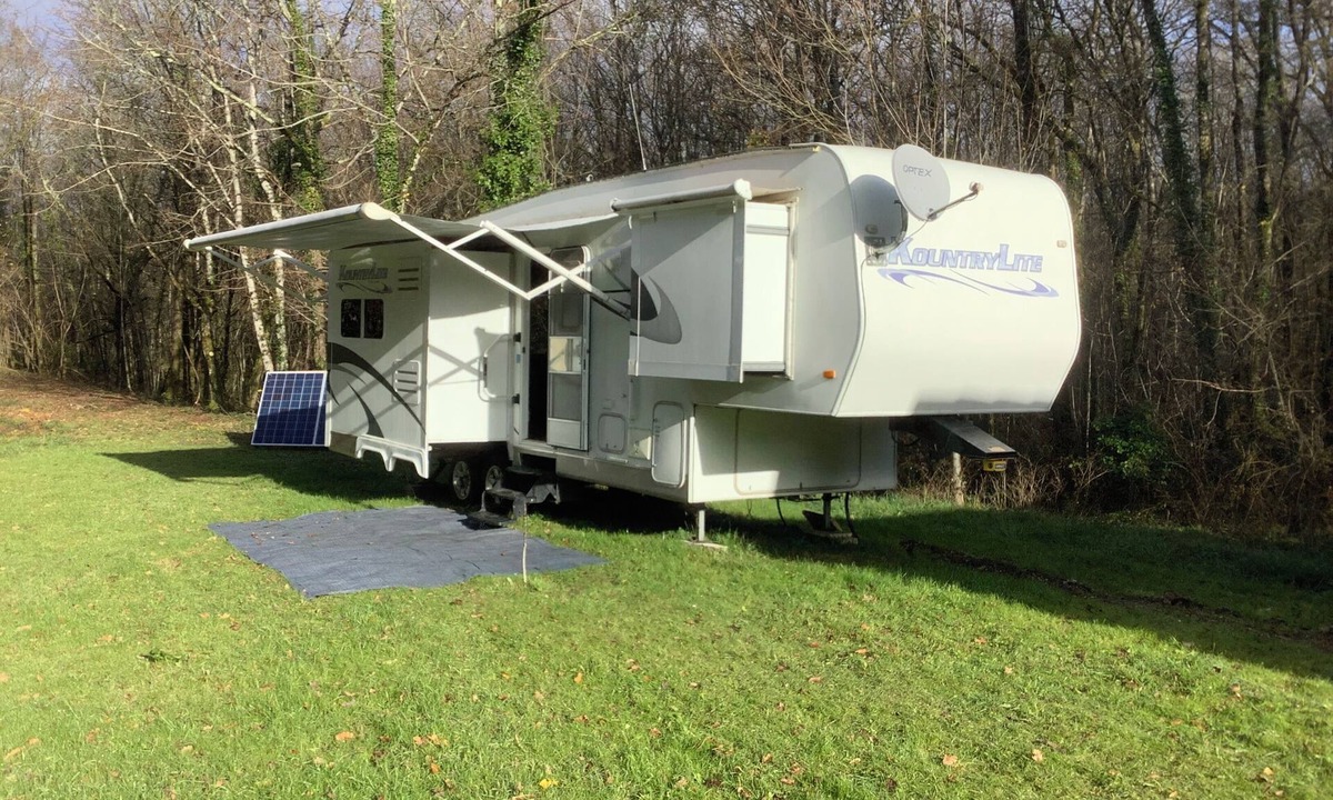 Sainte-Croix-de-Mareuil House | Glamping in the forest