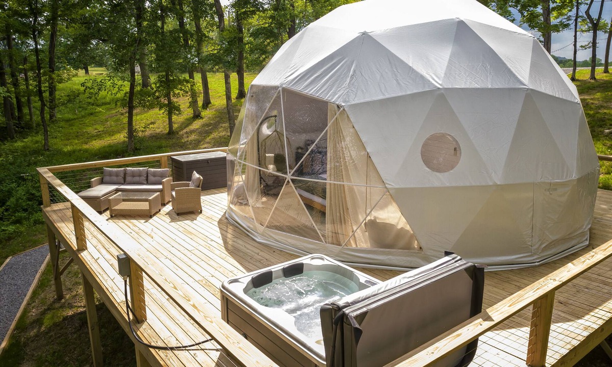 Simpson Apartment | Glamping Dome · Hot Tub, Fire Pit & Forest Views