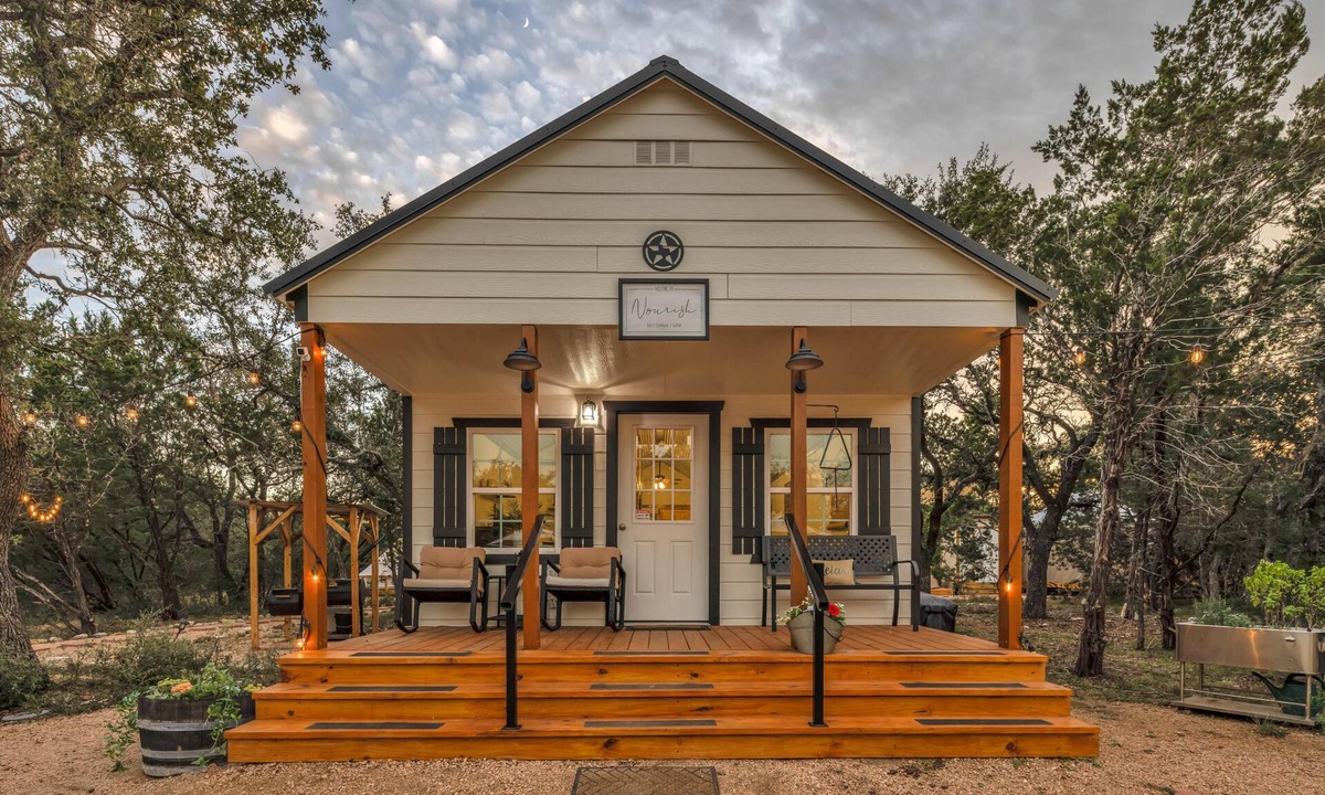 Marble Falls Apartment | Glamping Horse Ranch sleeps 28