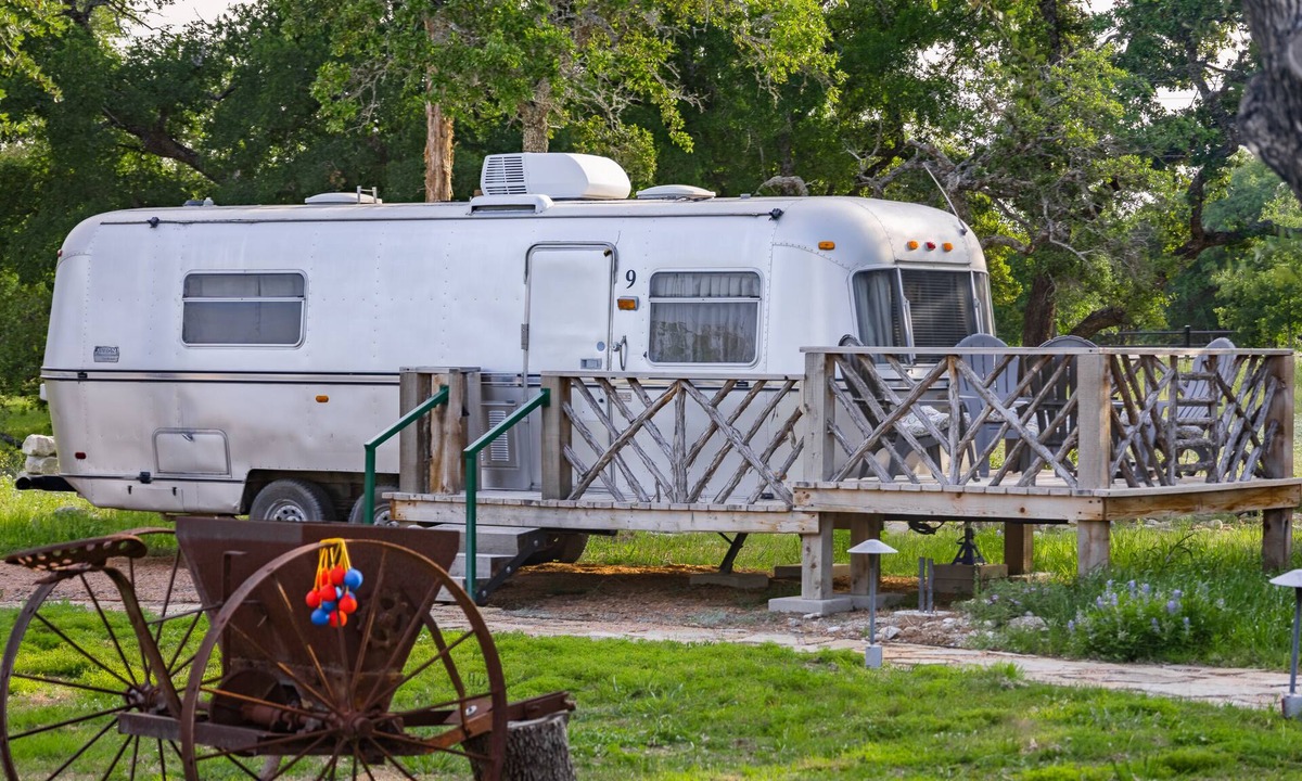 Spicewood House | Glamping in Spicewood TX Hill Country ~ The Avion