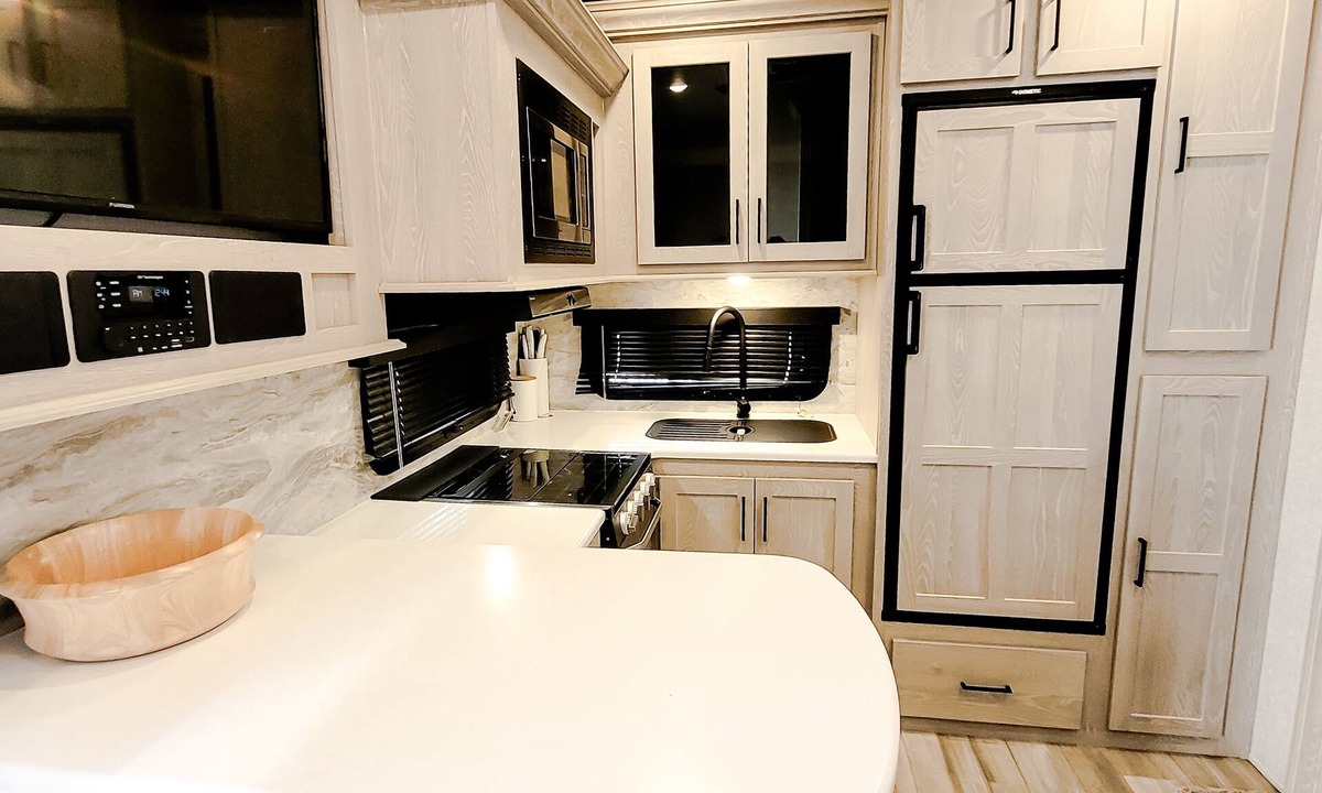 Reynolds House | Glamping in the whiteshell