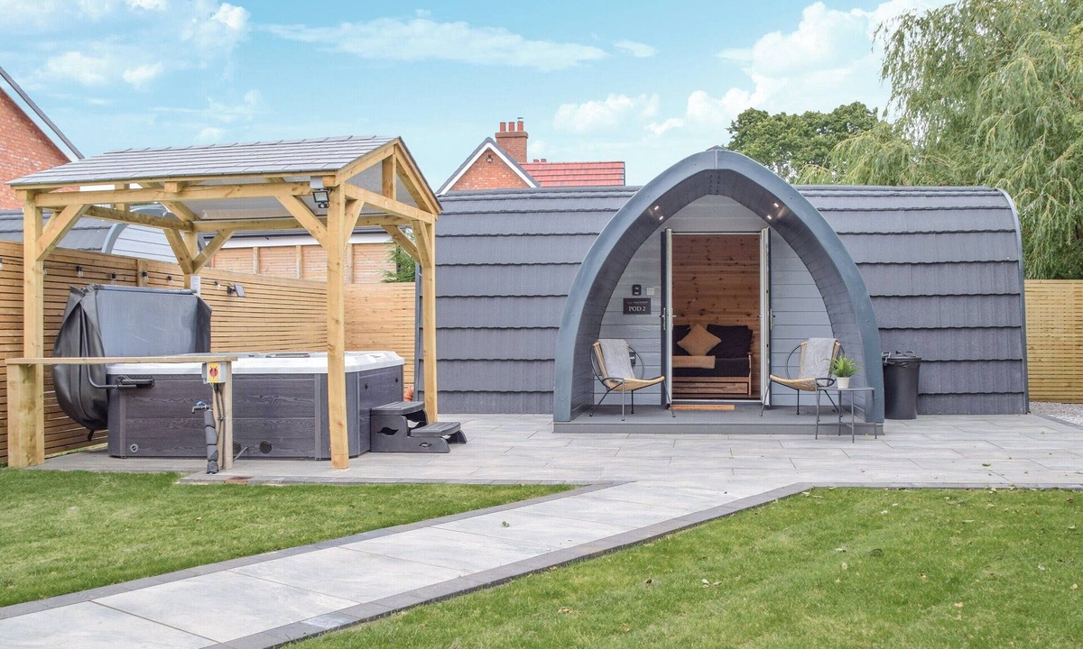 Chorlton-by-Backford Cottage | Glamping Pod 2 - UK49950