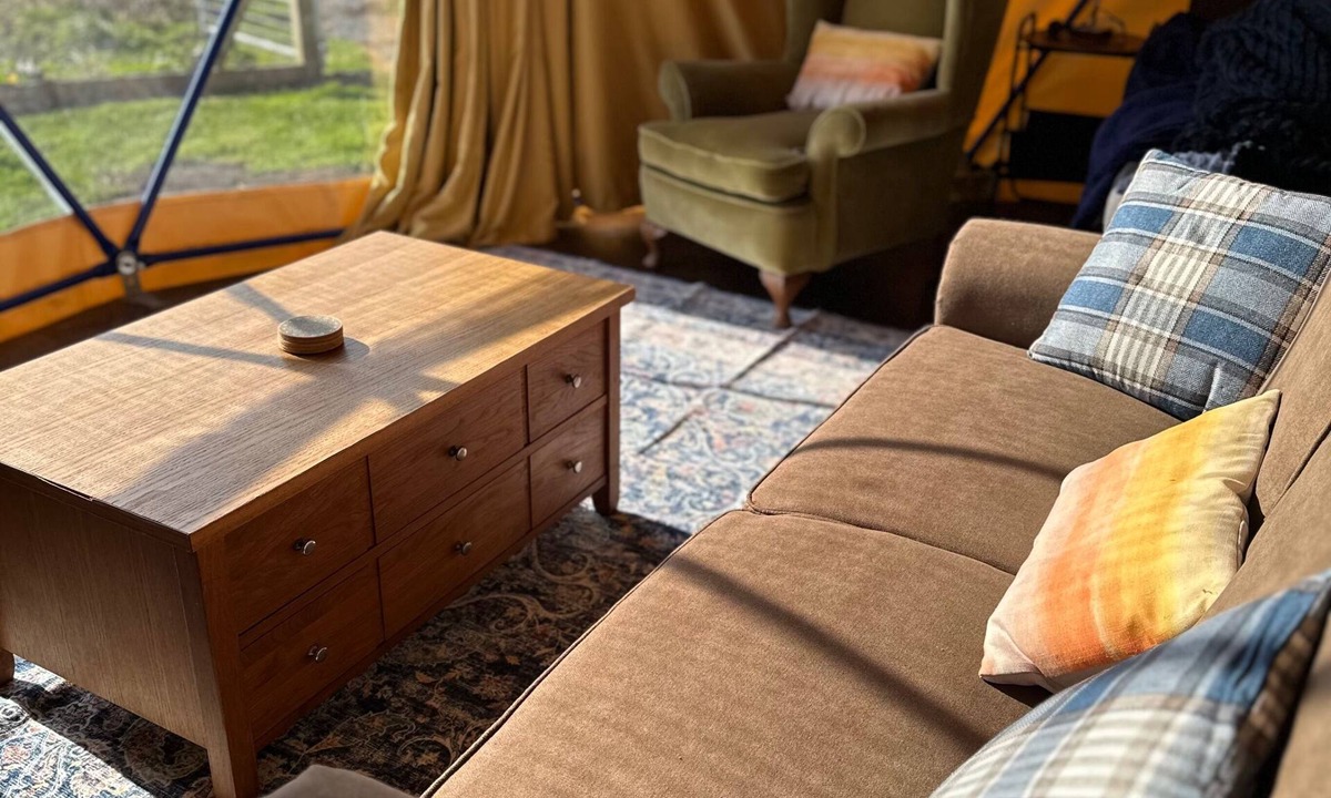 Llanybri Cabin | Glamping Pod - Sleeps 4 - Pets - Parking