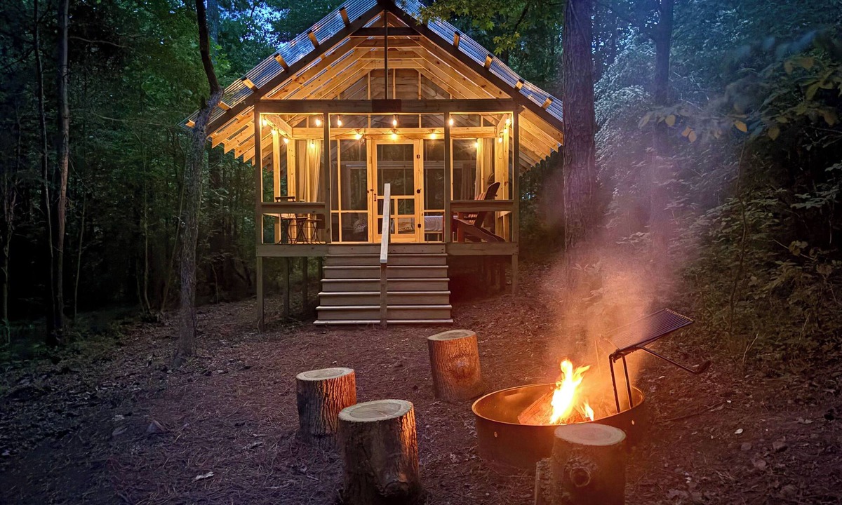 Henderson Cabin | Glamping Screenhouse at Kerr Lake — "The Hideaway"
