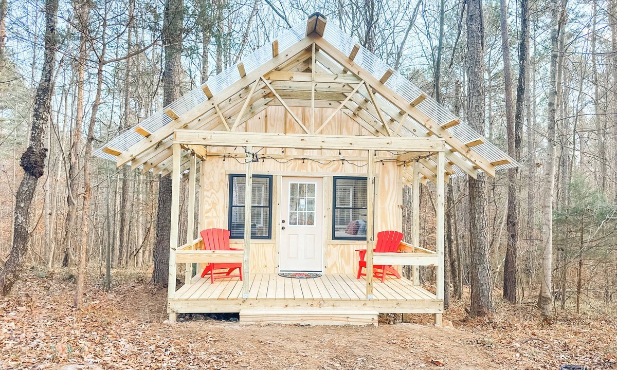 Henderson Cabin | Glamping-Style Cabin at Kerr Lake — "The Lodge"