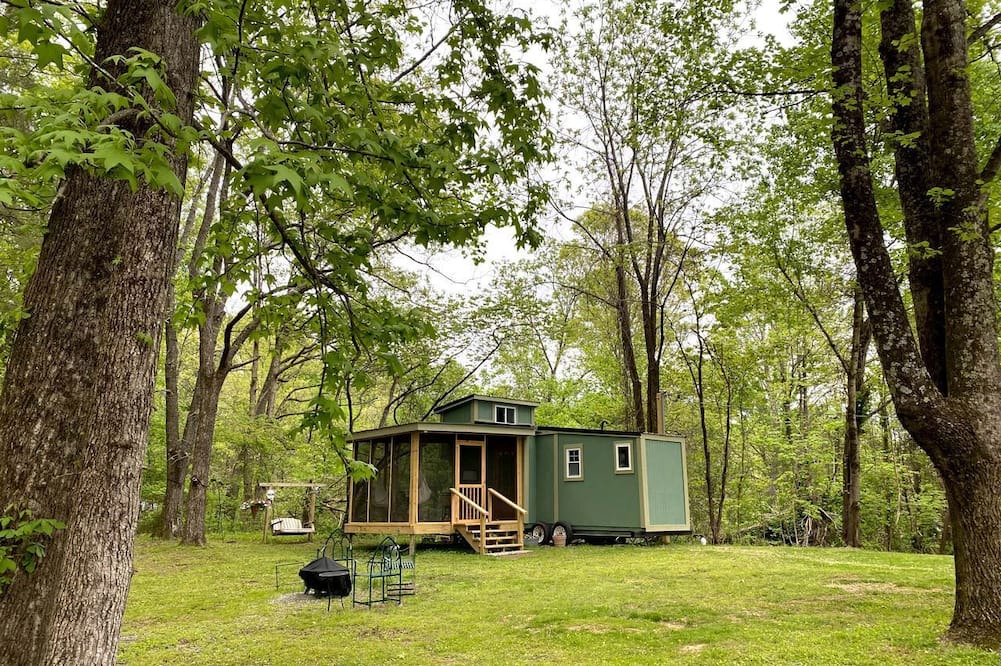 Signal Mountain Cabin | Glamping Tiny House Situated in the Tennesse Woods for a Tranquil Escape near Chattanooga
