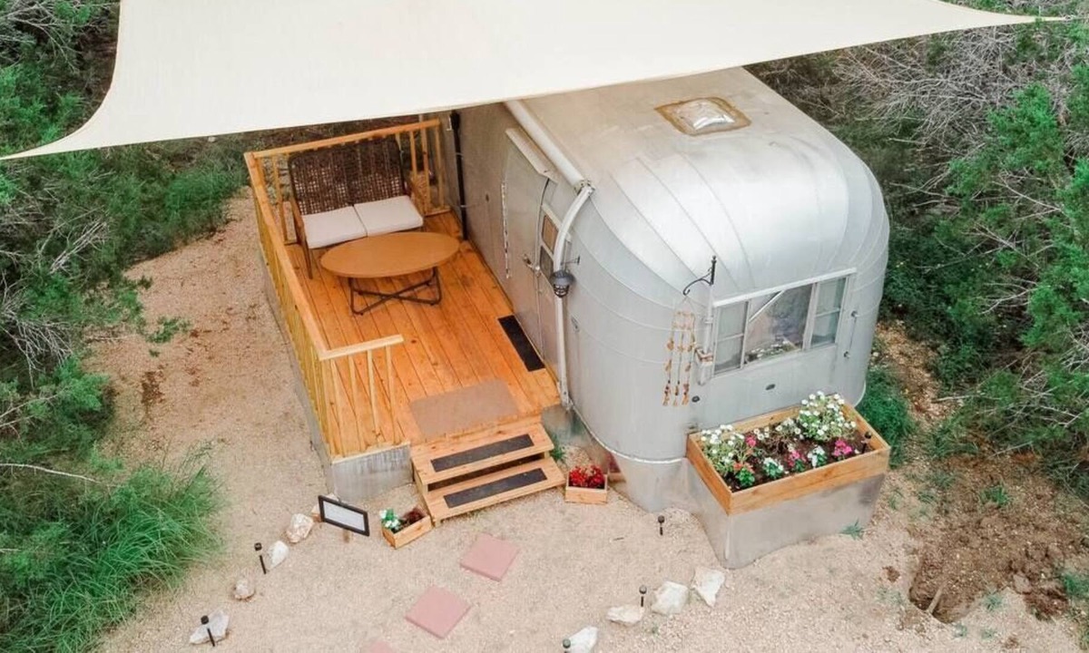 Marble Falls Apartment | Glamping trailer with private bath