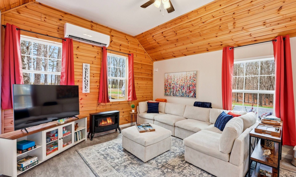 Berkeley Springs House | GlampingDome + Ponds Cabin retreat near Capacon State Park in Berkeley Spring WV