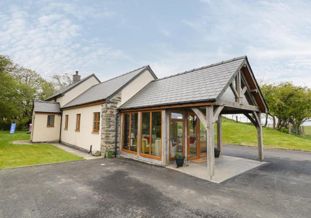 Denbigh House | Glan Gors