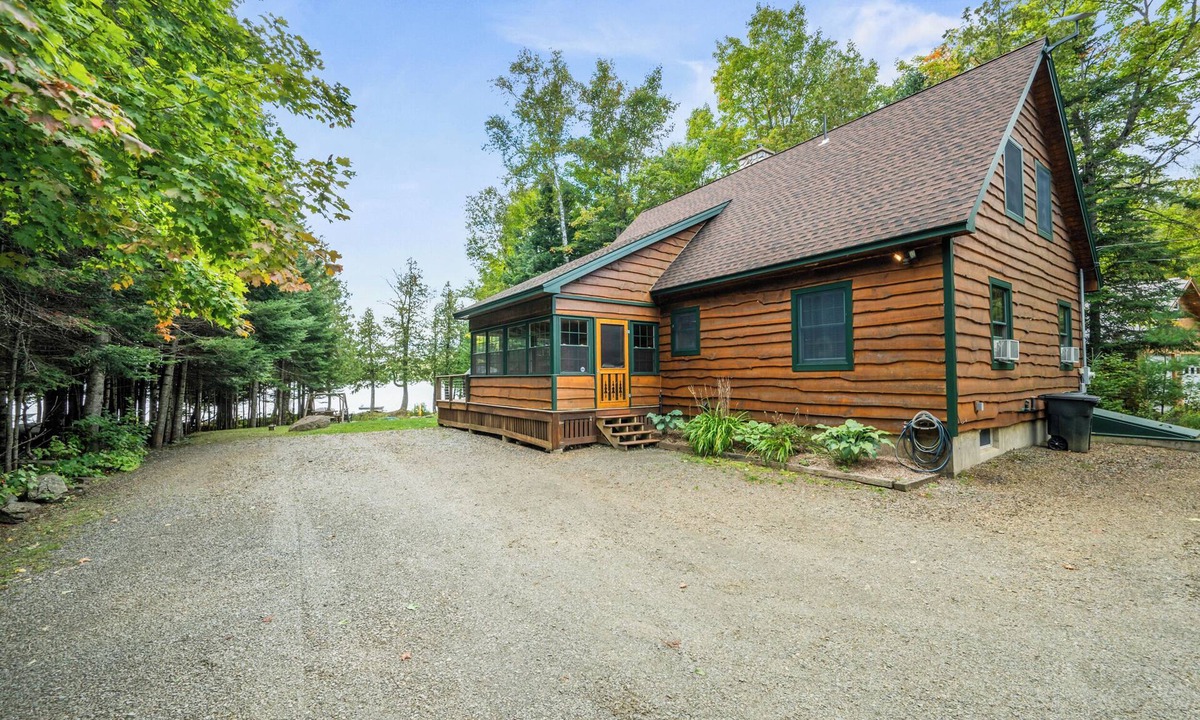 Oquossoc House | Glandore | Private Waterfront w/Dock & Hot Tub