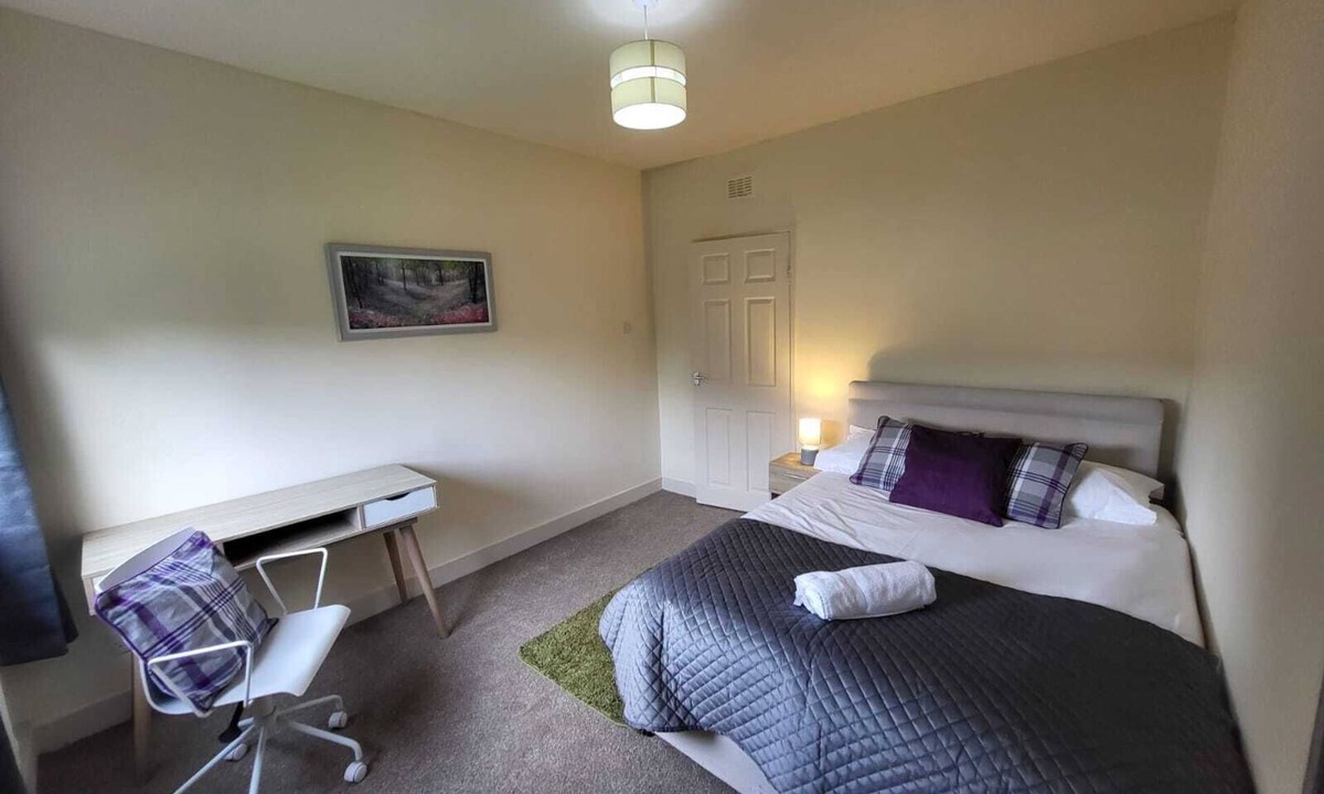 North Glasgow House | Glasgow, Spacious 3 bed house with parking