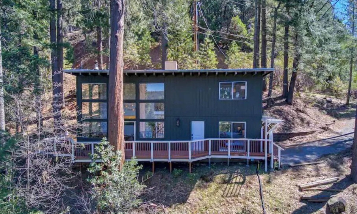 Nevada City Cabin | Glass Cabin Under the Pines Hot Tub Seclusion