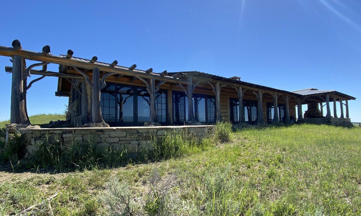 Roberts House | Glass Cottage Overlooking Beartooth Mountain Range
