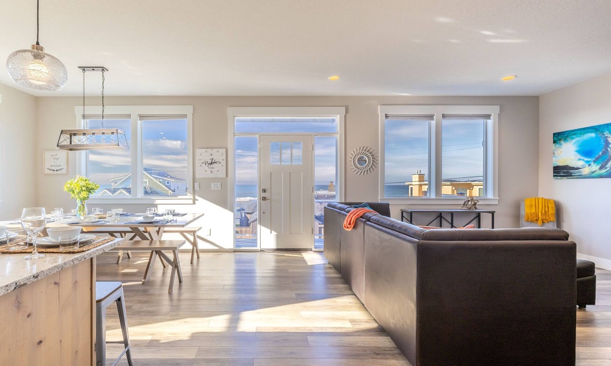 Roads End House | Glass Tides Retreat Beach Access | Elevator