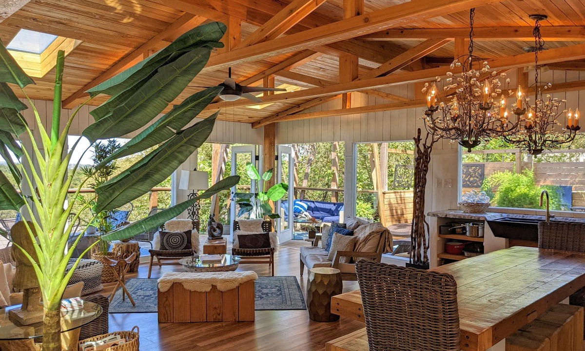 Barton Hills House | Glass Treehouse-Zen & Exotic KAYAK/Swim/LAKE/SUP/Bike/Hike/-RIVER-GARDENS-FOOD!