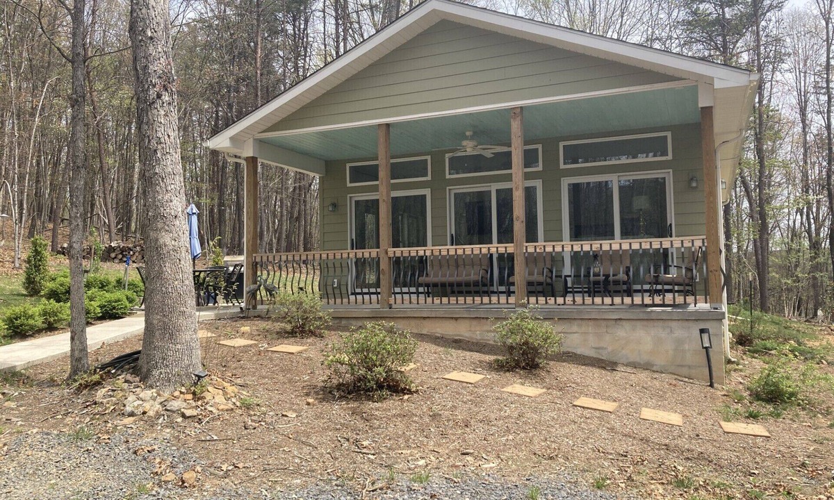 Delray House | Glasshouse in the Woods. Five acres of wooded privacy and wildlife.