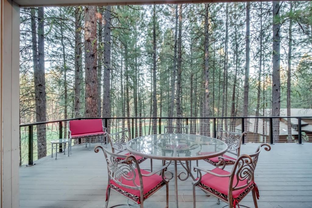 Black Butte Ranch House | Glaze Meadow 252