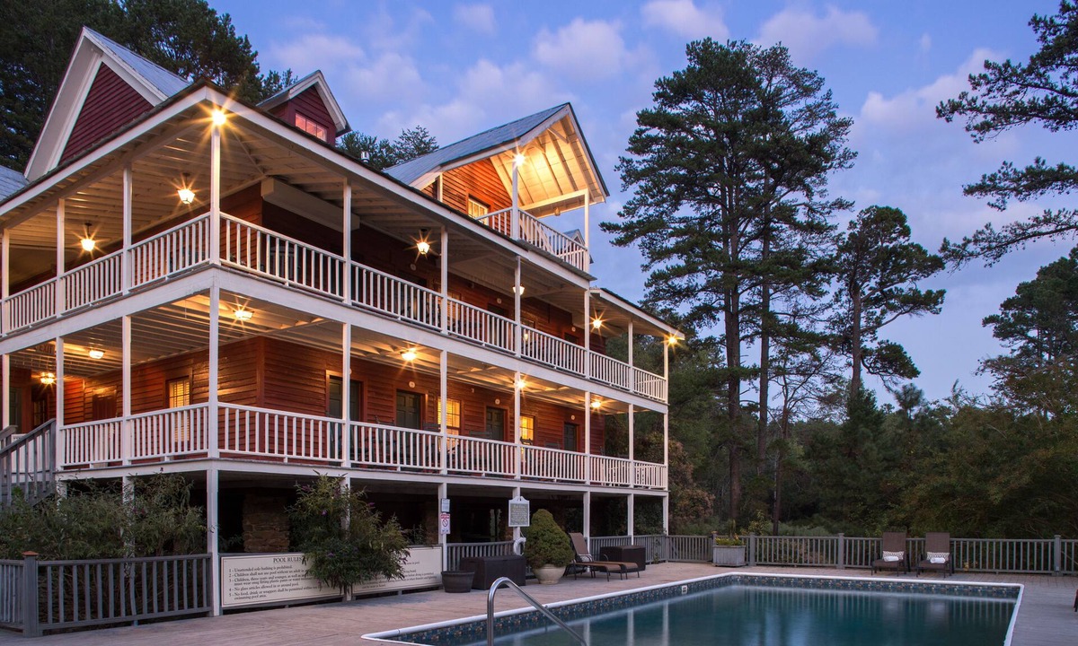 Clarkesville Hotel | Glen-Ella Springs Hotel & Restaurant