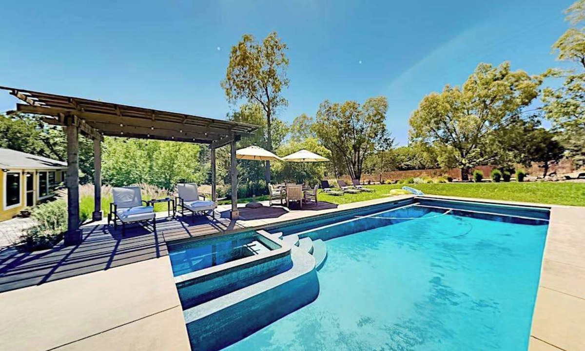 Glen Ellen House | Glen Ellen Heated Pool Estate on 5 Secluded Acres