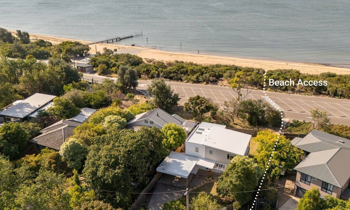 Cowes House | Glen Isla Seaside - stunning water views from the deck
