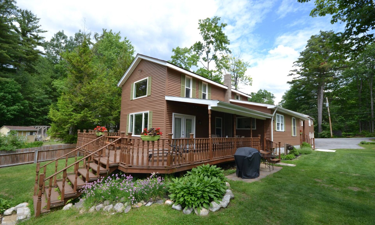 Queensbury House | Glen Lake Sunset Escape