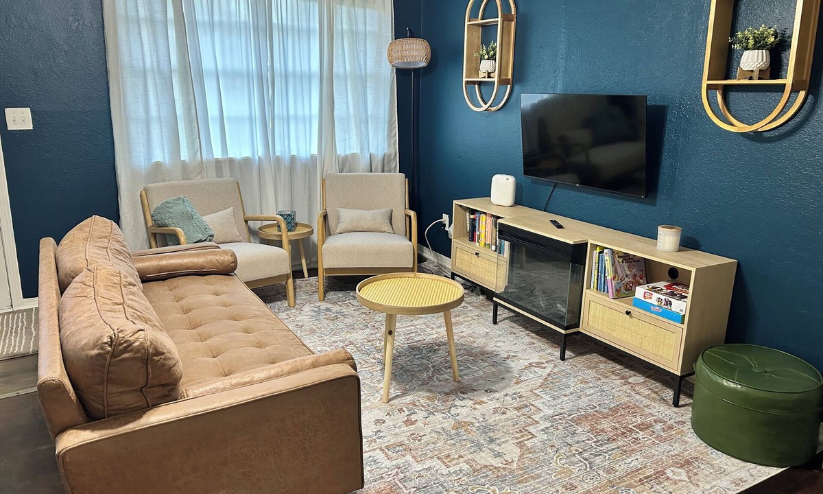 Farmington House | Glen Street Retreat- 5 Minutes to Dickson!