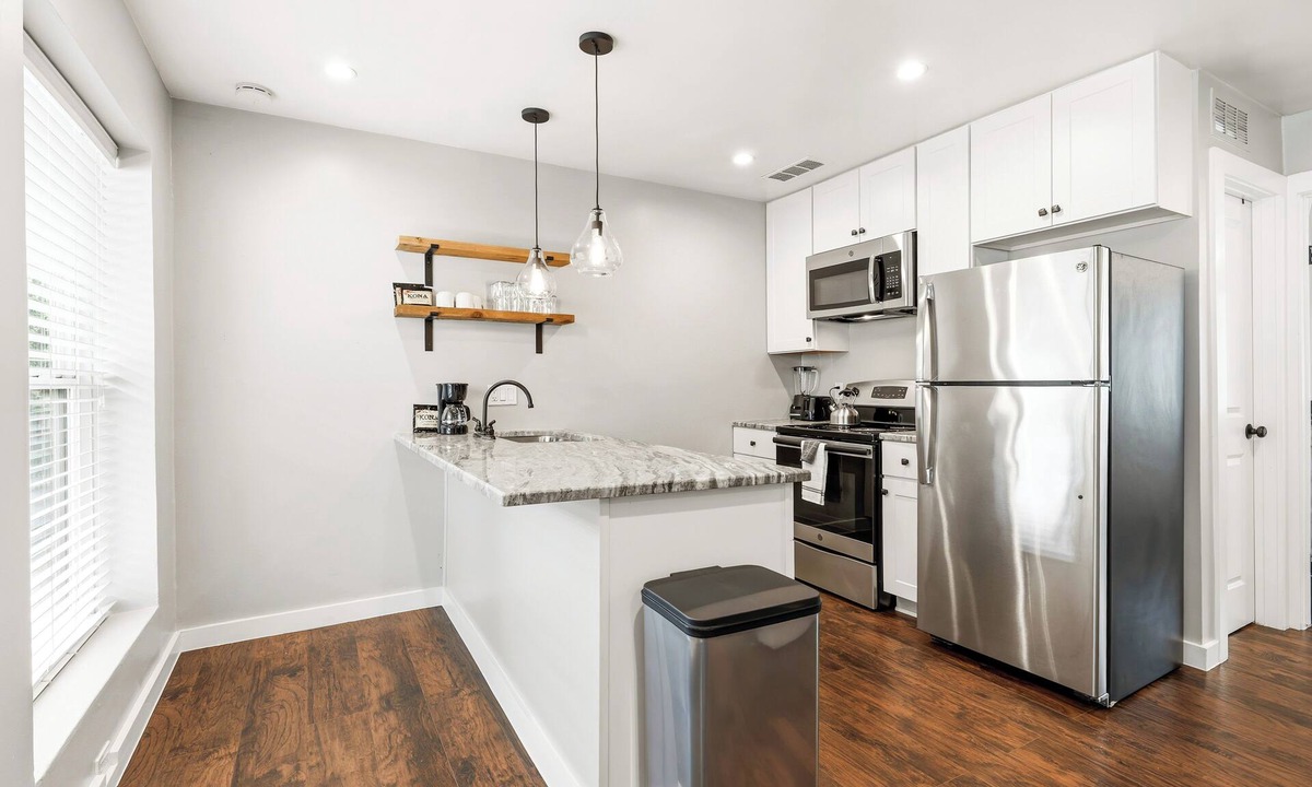 Junius Heights Apartment | Glendale Court Unit 6