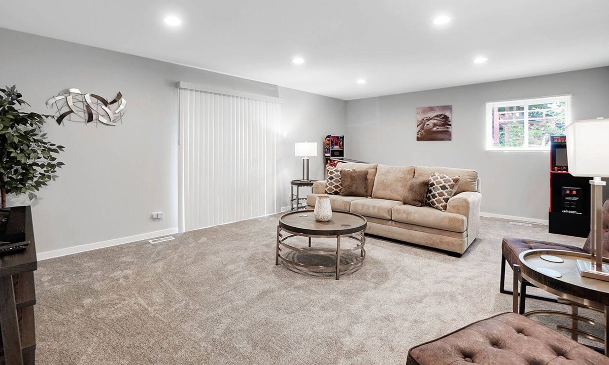 Glendale Heights House | Glendale Heights FHS Rental - Windsor Ln
