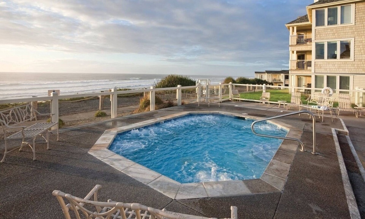 Gleneden Beach Resort | Gleneden Beach | Romantic Ocean Getaway | Pool + Ocean
